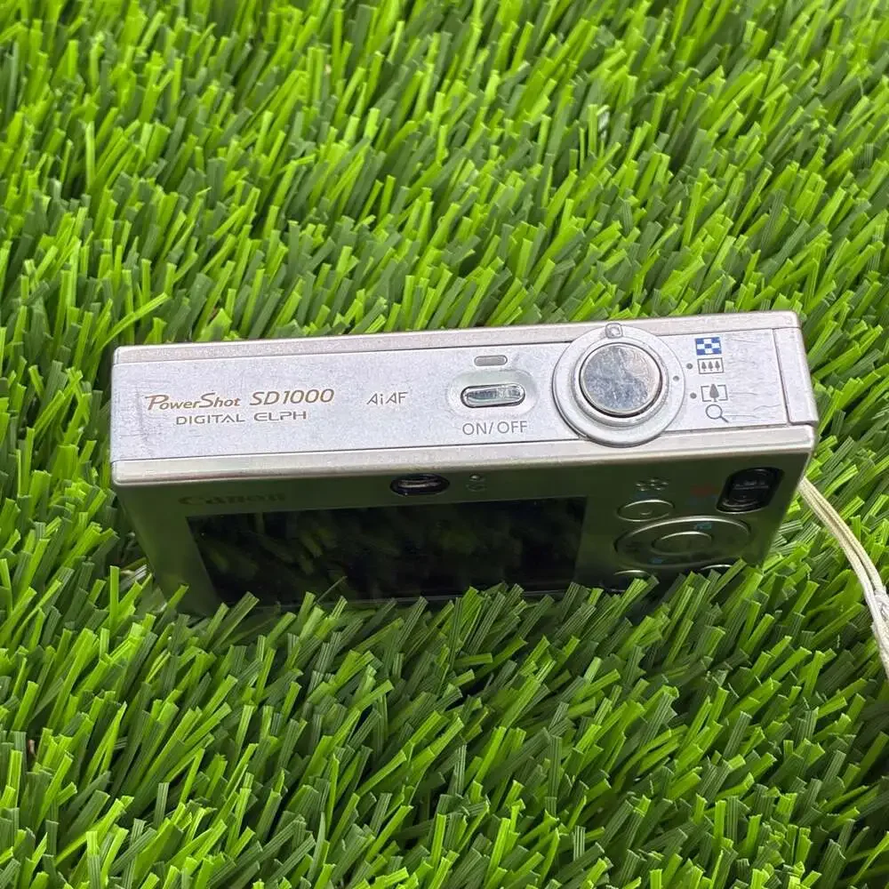 Canon PowerShot SD1000 Digital ELPH 7.1MP Camera with Battery, Charger, and 1GB